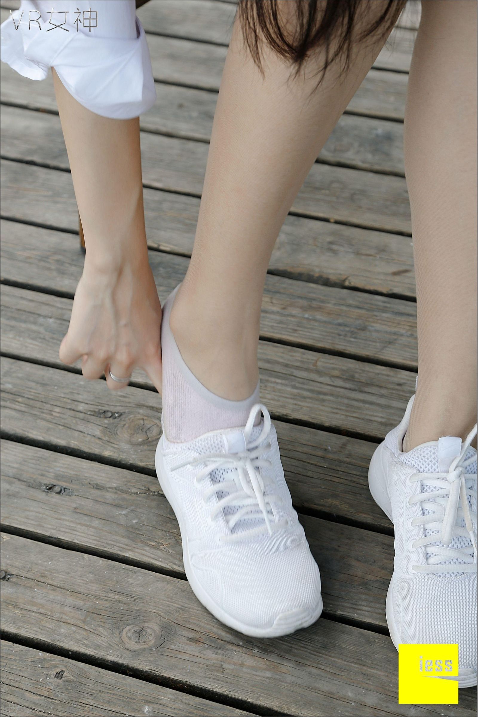 [IESS]异思趣向 女主播SASA 白球鞋的丝足梦游